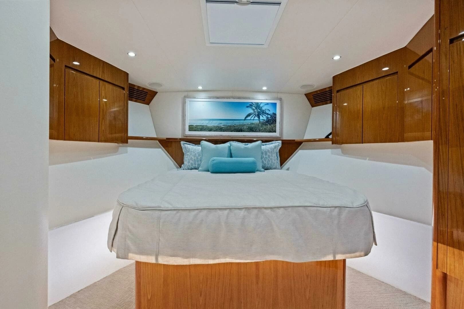 2012 Viking 82 Convertible - Image 32