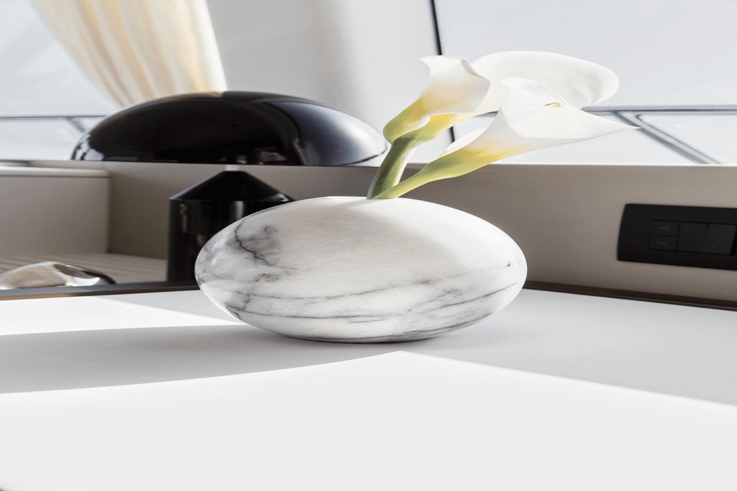 Marble vase with calla lilies on Azimut 53 Fly yacht, 2024 model.