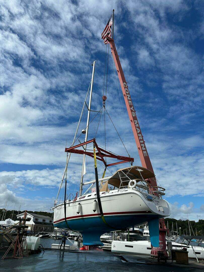 2005 Hunter 38 - Image 16