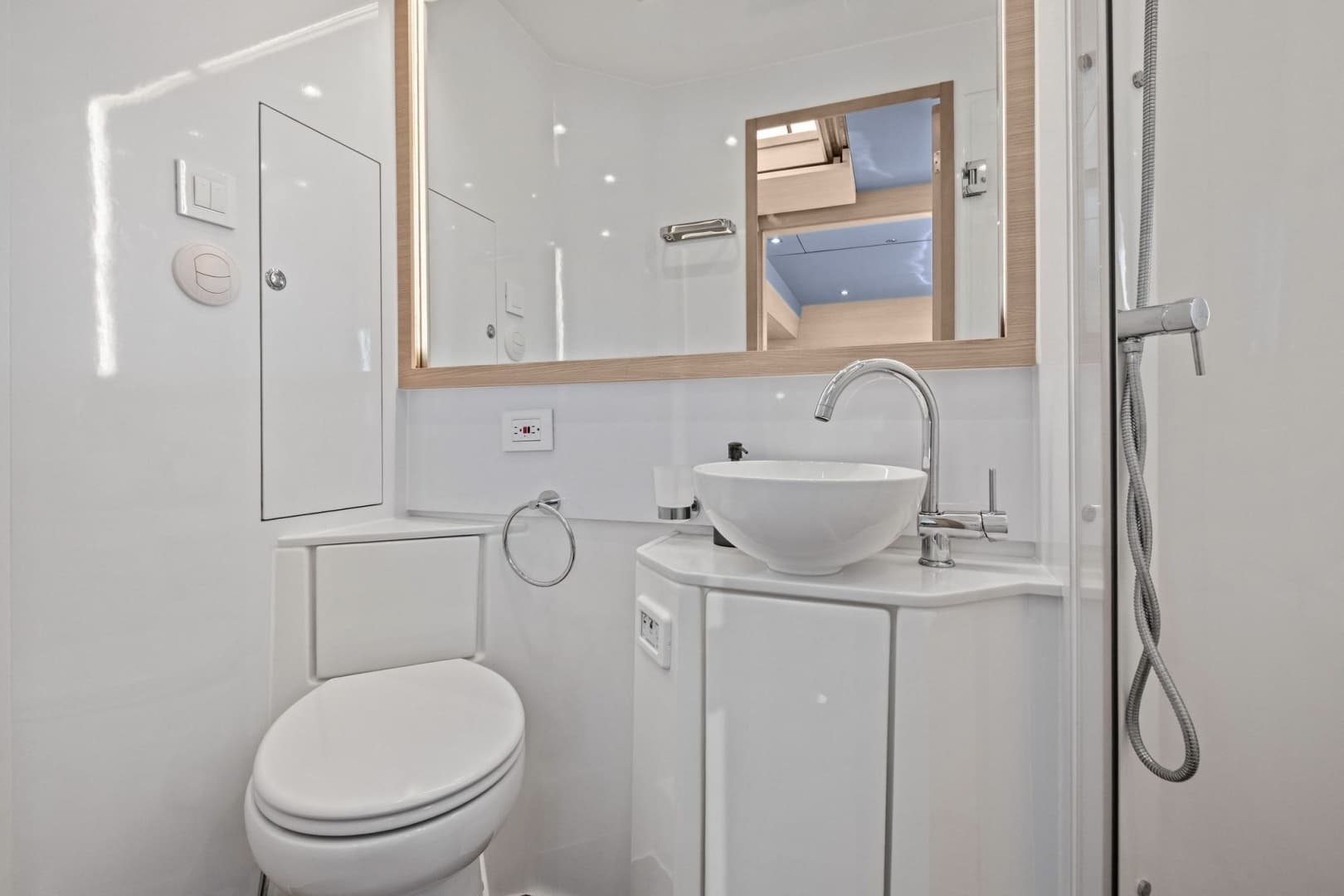 2022 Aquila 54 Yacht - Image 40