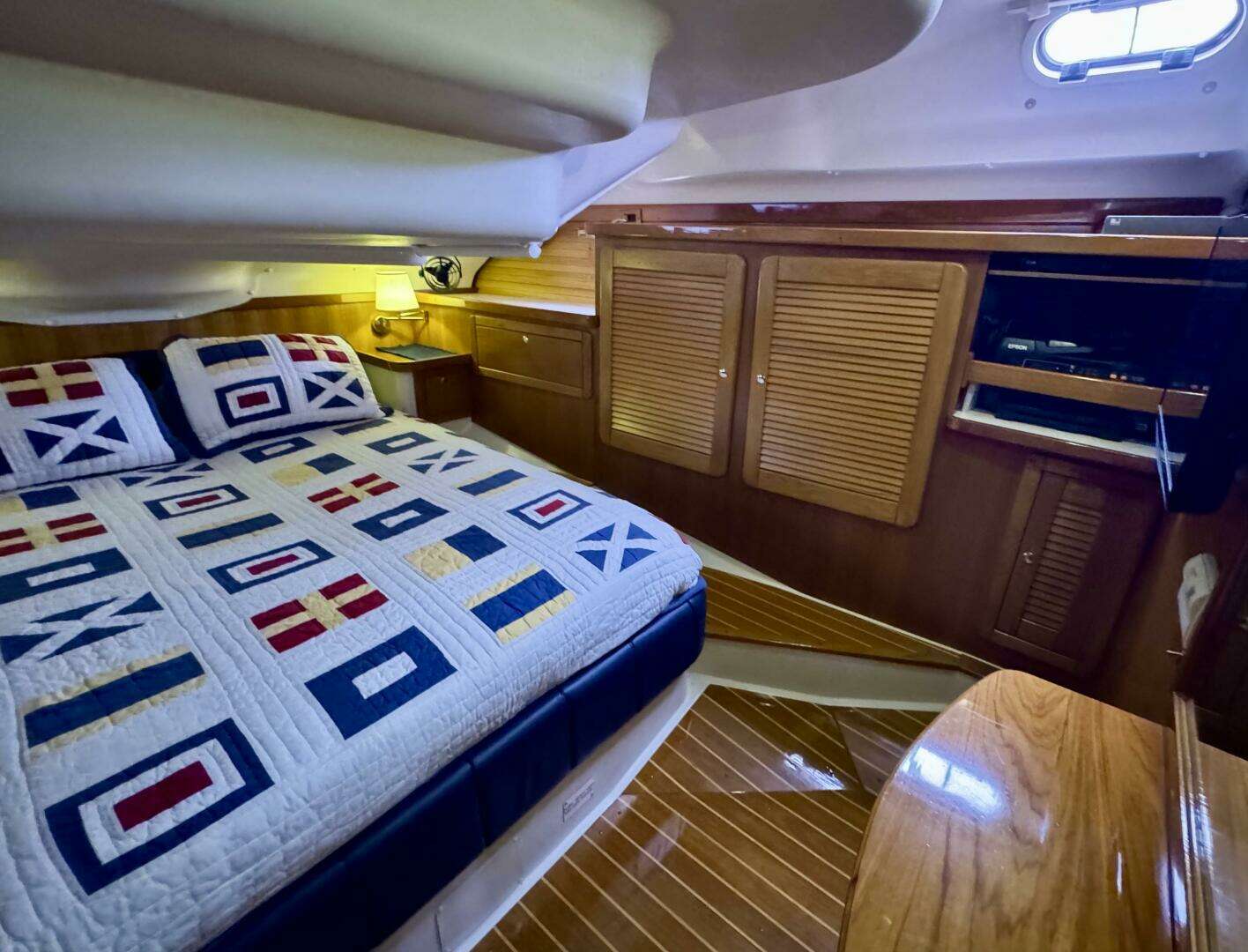 2005 Catalina 470 - Image 42