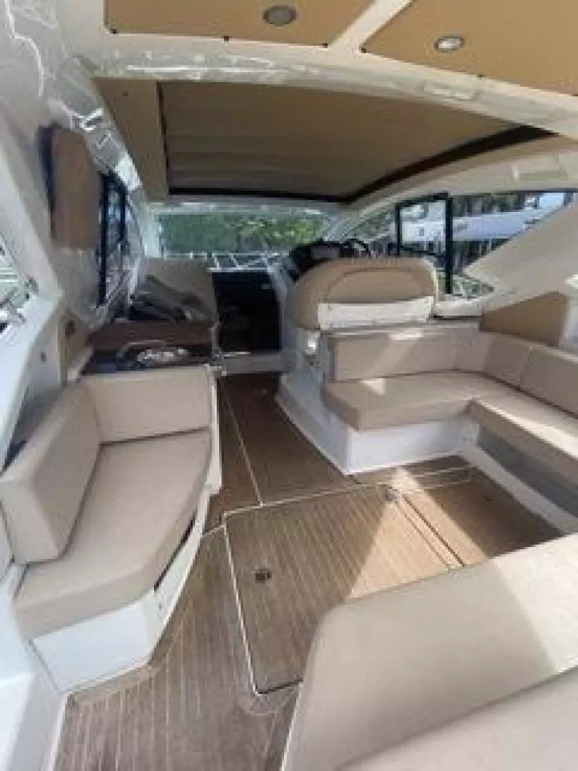 2013 Cranchi M44 HT - Image 3