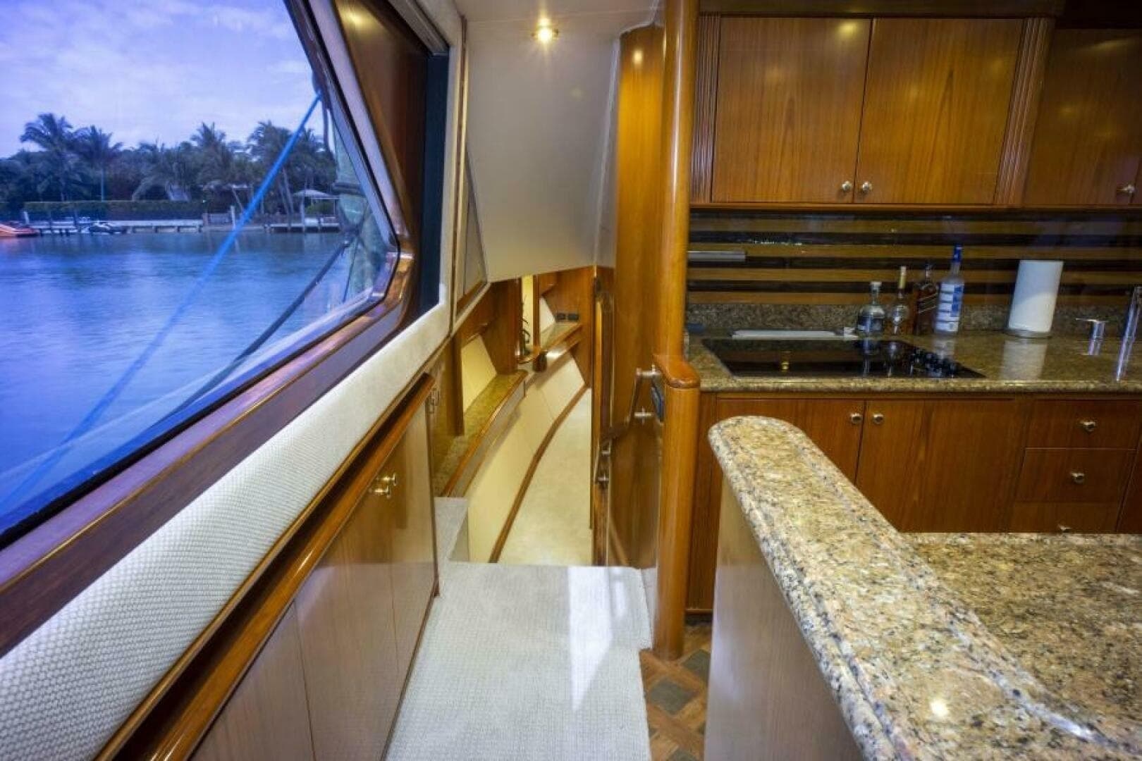 2005 Sea Force IX Enclosed Flybridge - Image 18