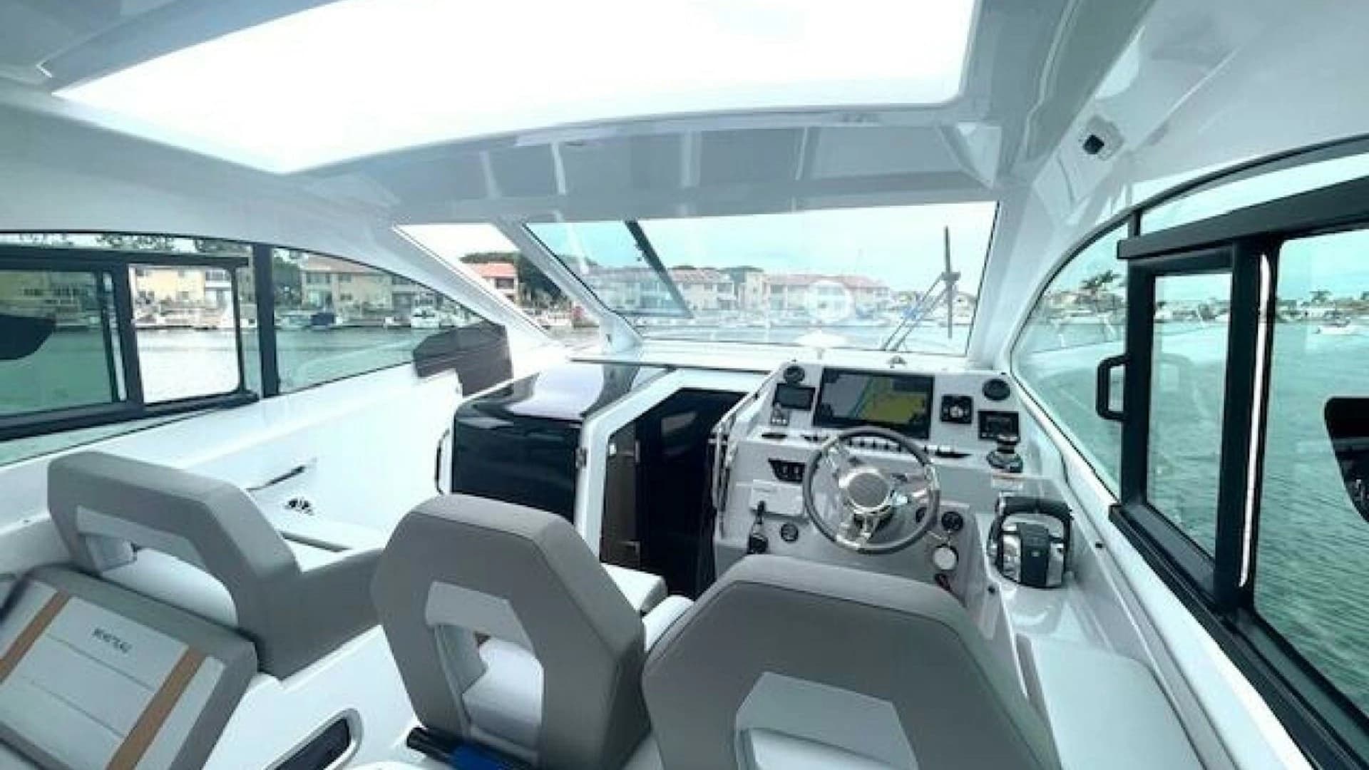 2022 Beneteau 32 Gran Turismo - Image 3