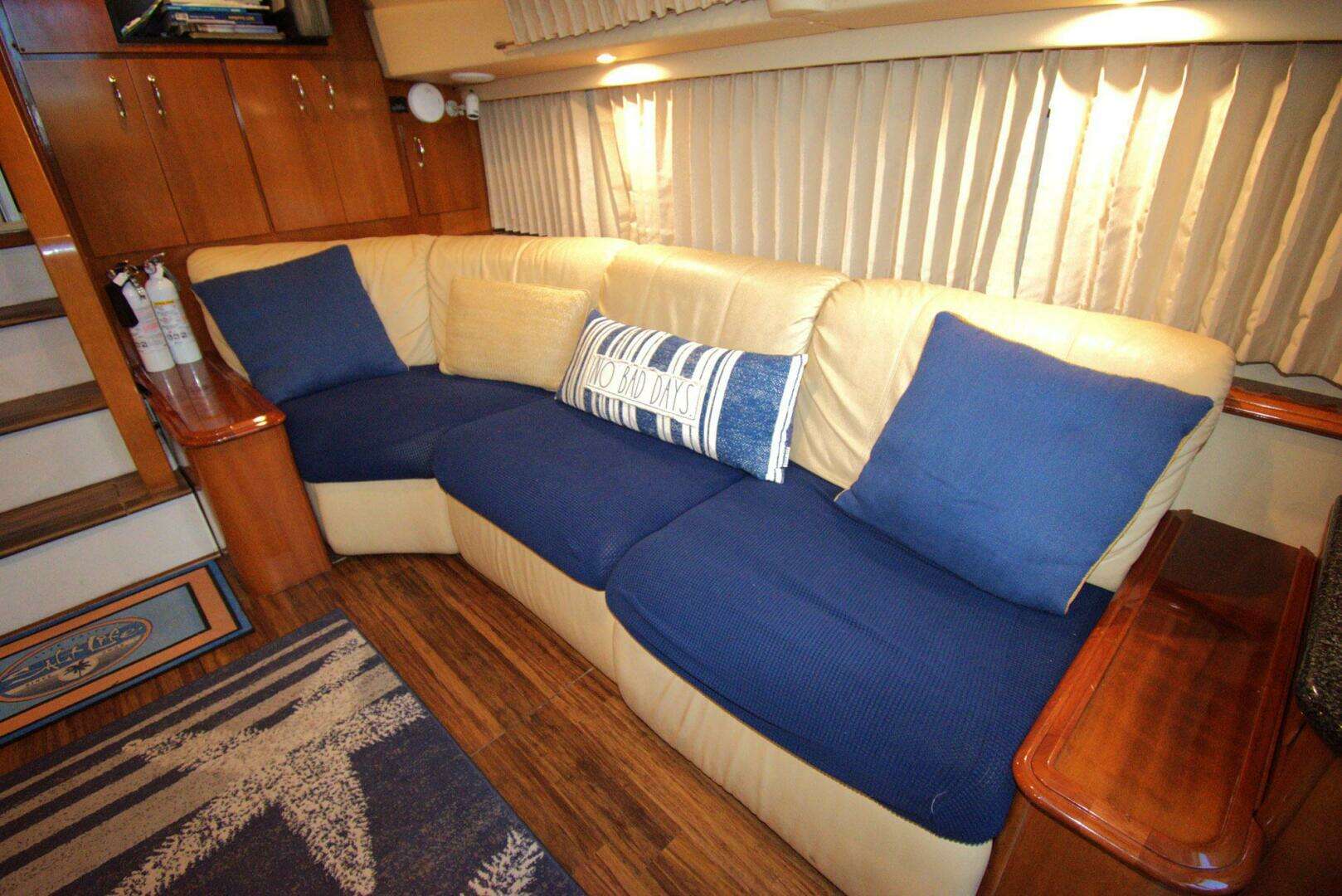 2005 Carver 444 Cockpit Motor Yacht - Image 25