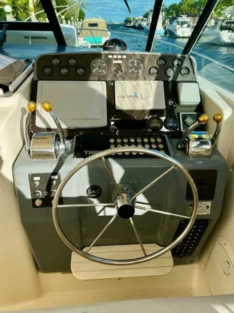1996 Tiara Yachts 3500 Express - Image 3