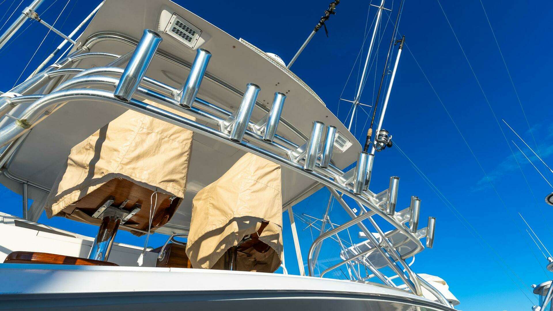 2002 Viking 52 Convertible - Image 6