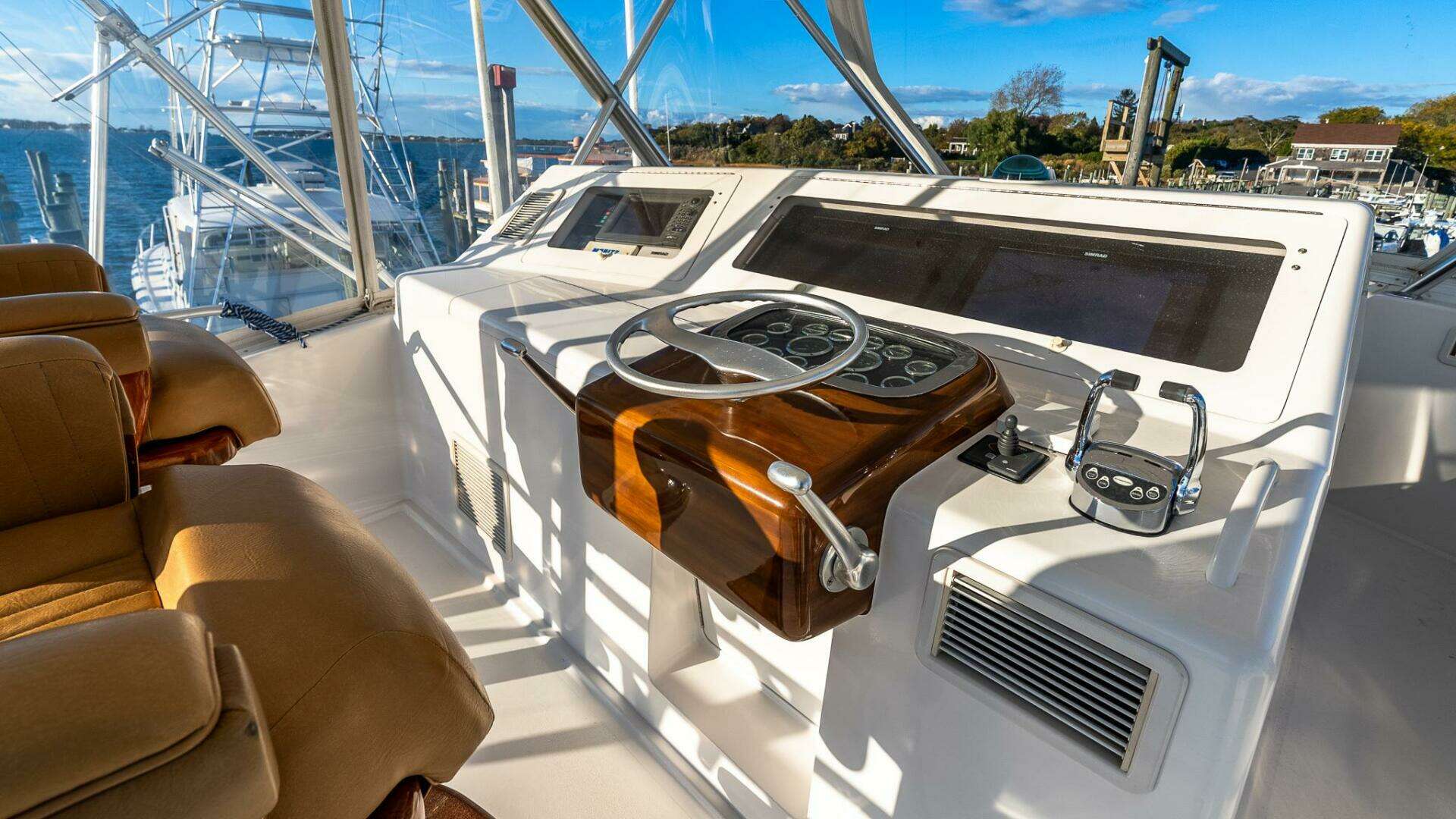 2002 Viking 52 Convertible - Image 12