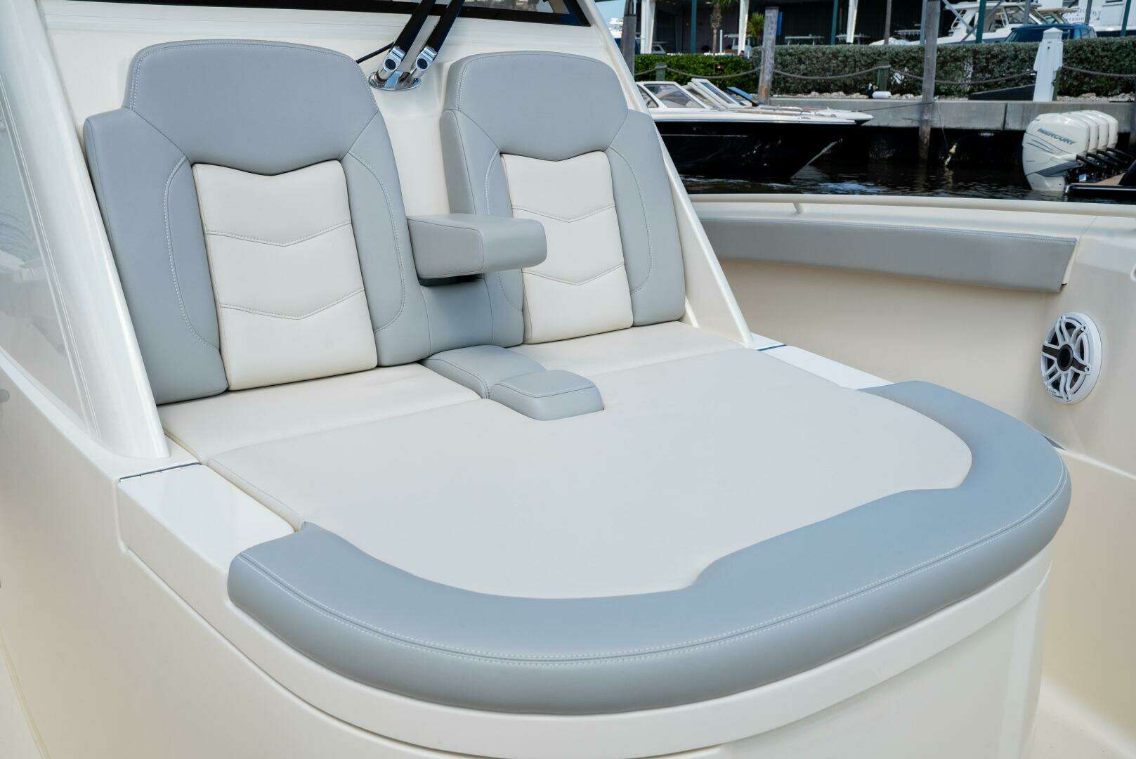 2026 Scout 330 LXF - Image 7