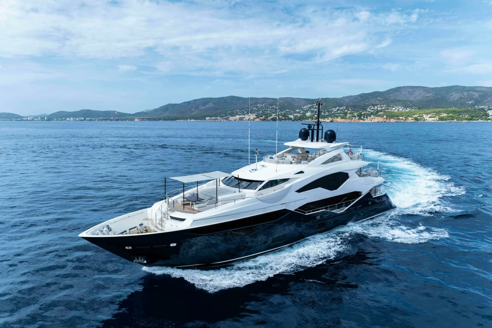 2016 Sunseeker Sunseeker 131 Yacht - Image 2