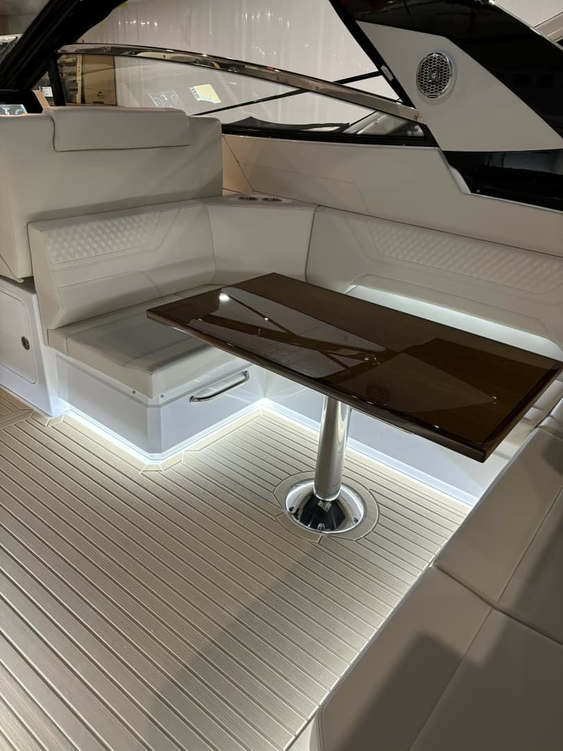 2024 Cruisers Yachts 42 GLS OB - Image 19