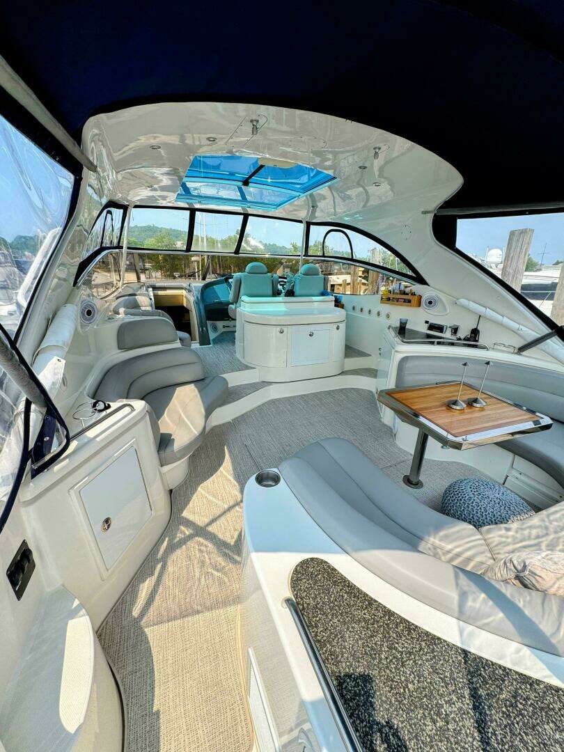 2005 Cruisers Yachts 540 Express - Image 2