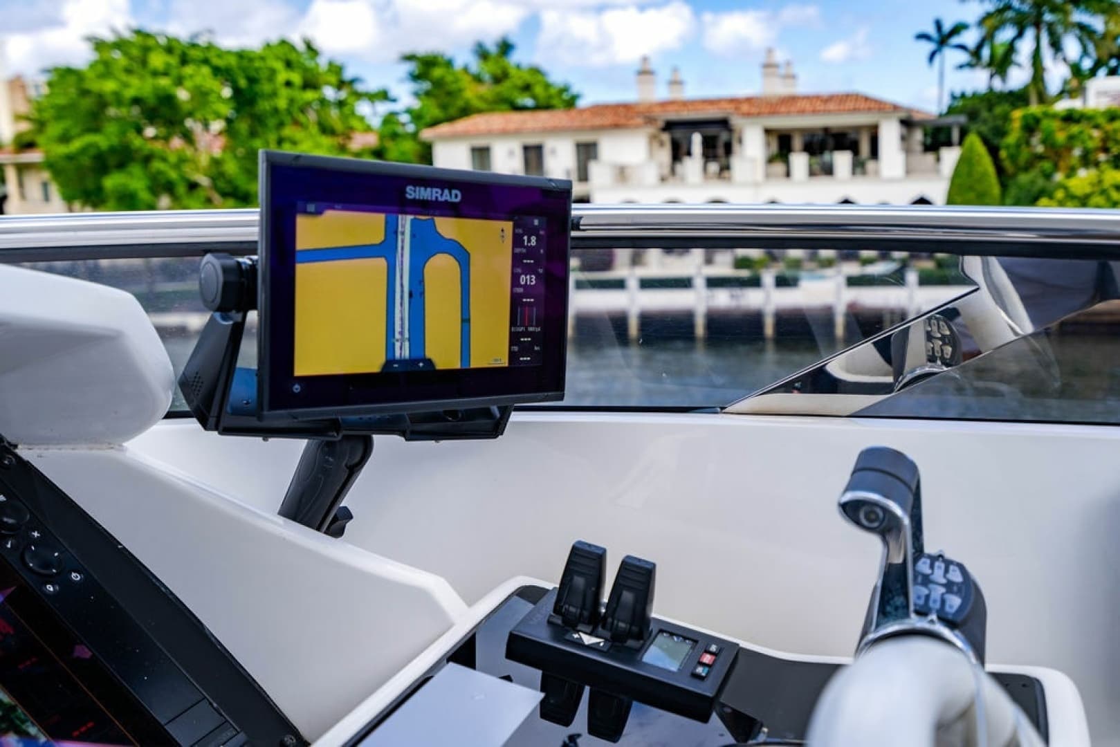 2019 Sunseeker 95 Motor Yacht - Image 32