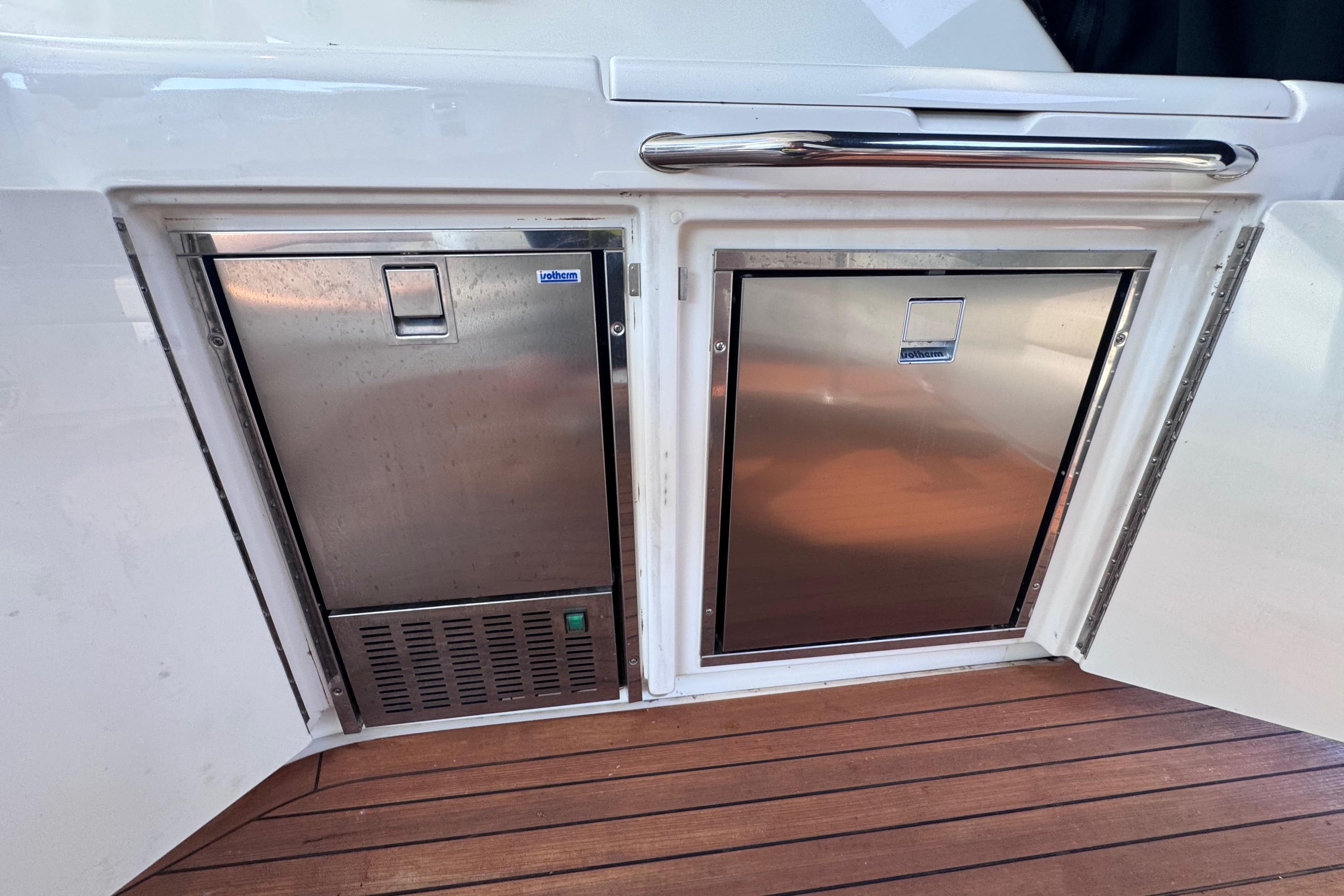 2011 Sea Ray 540 Sundancer yacht with stainless steel appliances on teak deck.