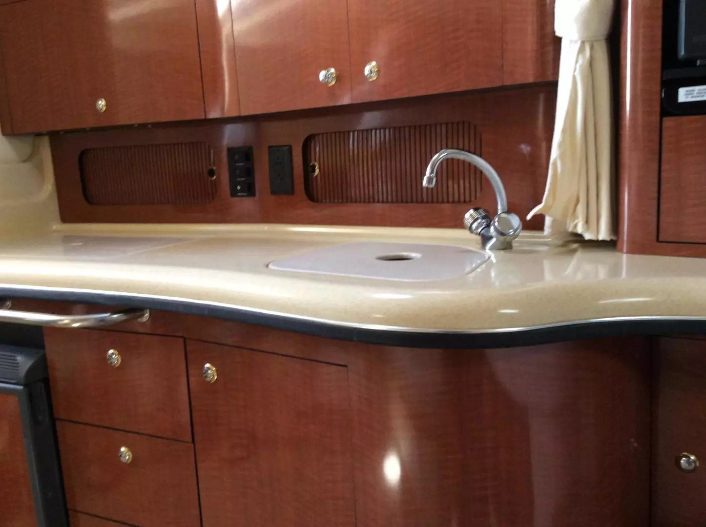 2003 Sea Ray 320 - Image 15