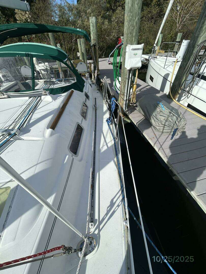 2007 Beneteau 373 - Image 13