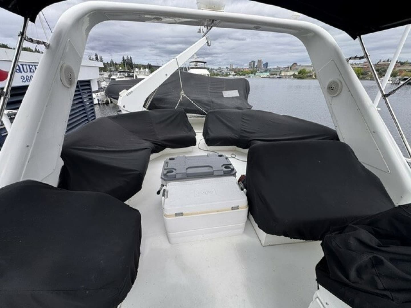 2001 Navigator Classic 48 - Image 26
