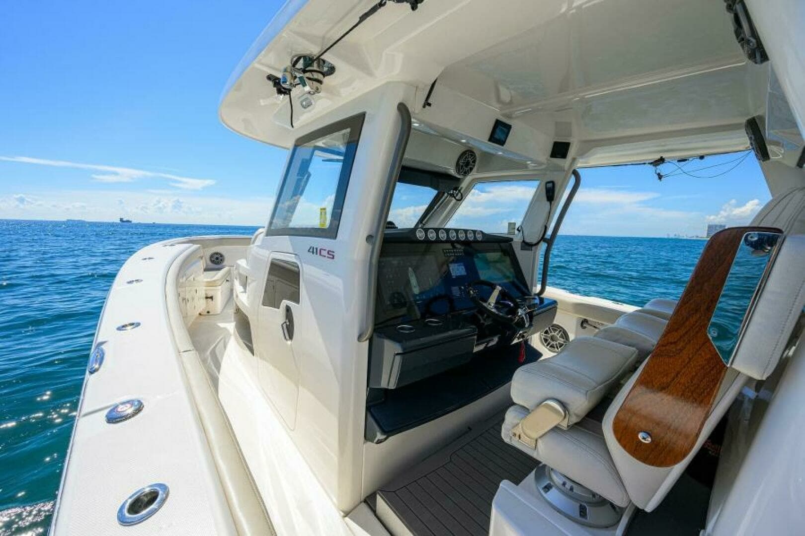 2021 Solace Center Console - Image 17