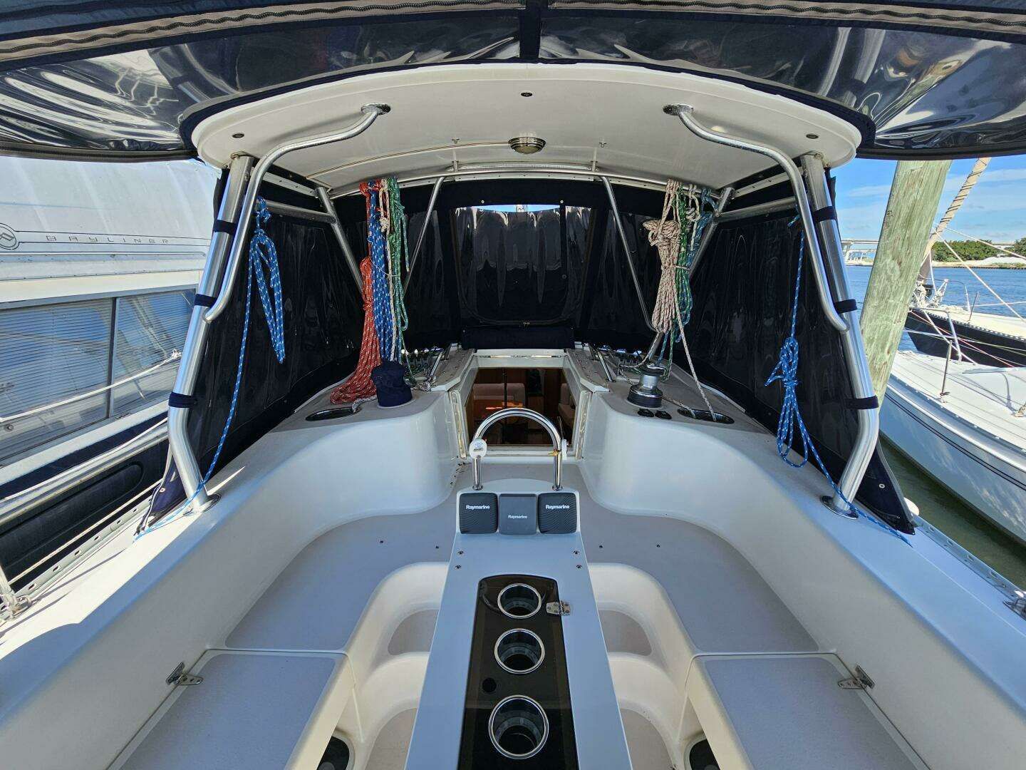 2001 Catalina 470 - Image 10