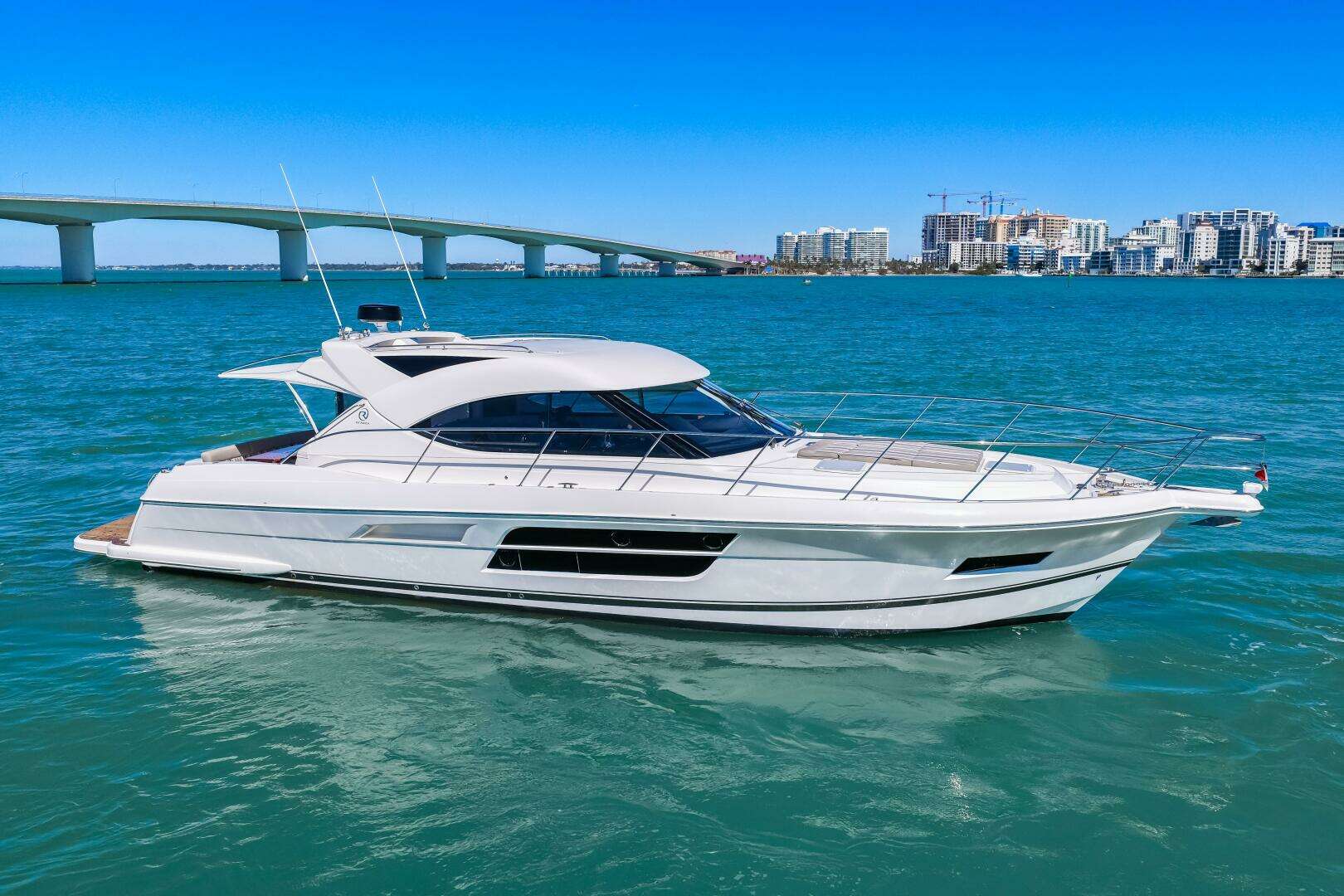 2016 Riviera 5000 Sport Yacht - Image 3