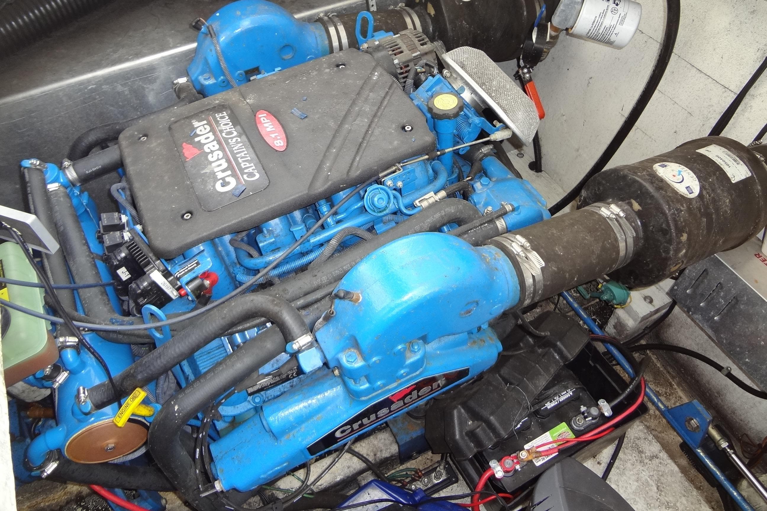 Crusader engine in a 2005 Gibson 44 boat, featuring blue components and labeled "Captain's Choice."