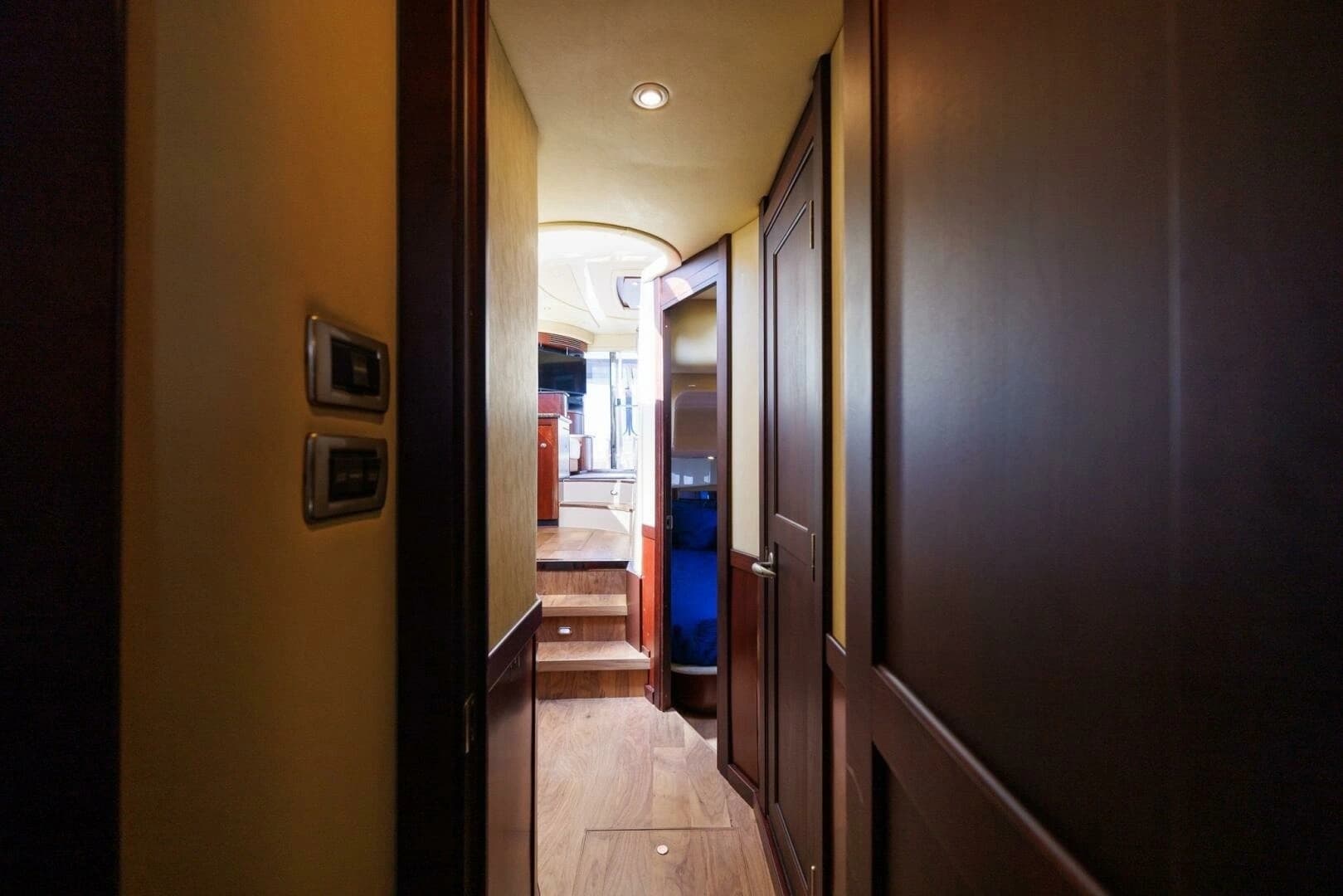 2006 Sea Ray 52 Sedan Bridge - Image 11