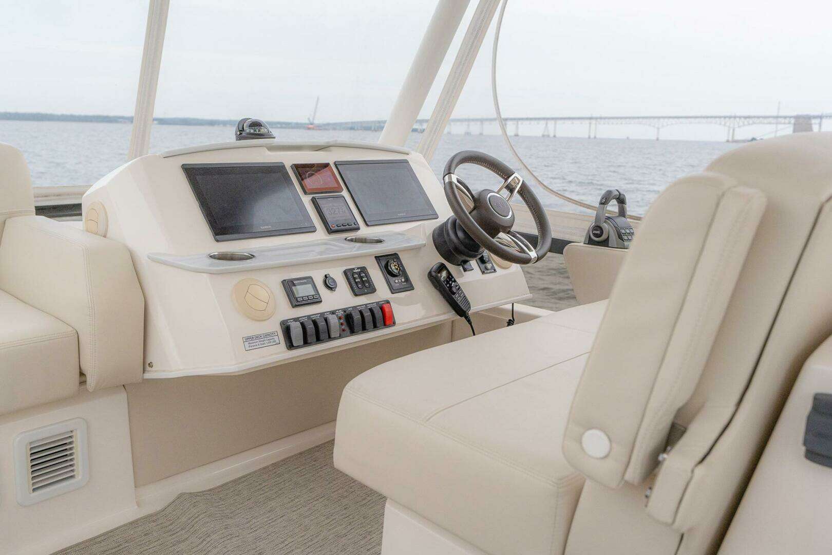 2021 Tiara Yachts 4400 Flybridge - Image 53