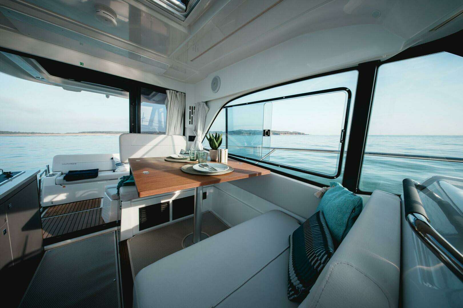 2026 Beneteau Antares 9 V2 - Image 14