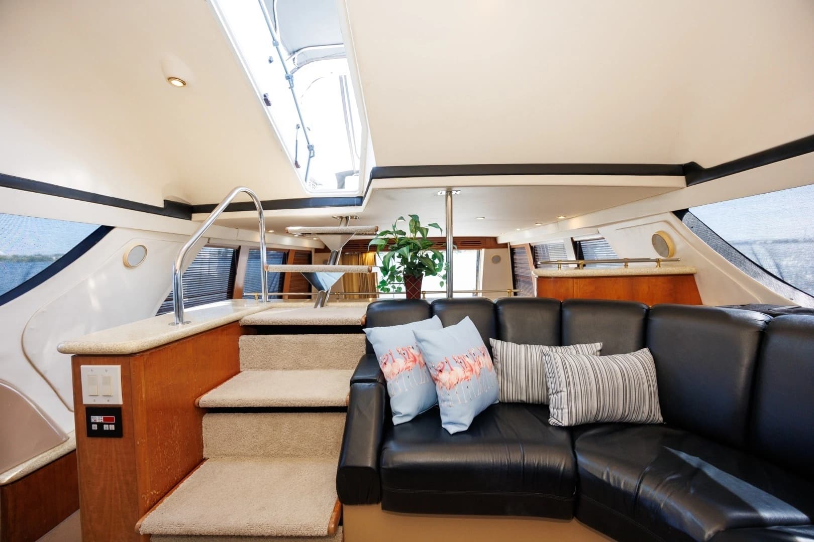 1999 Carver 530 Voyager - Image 11