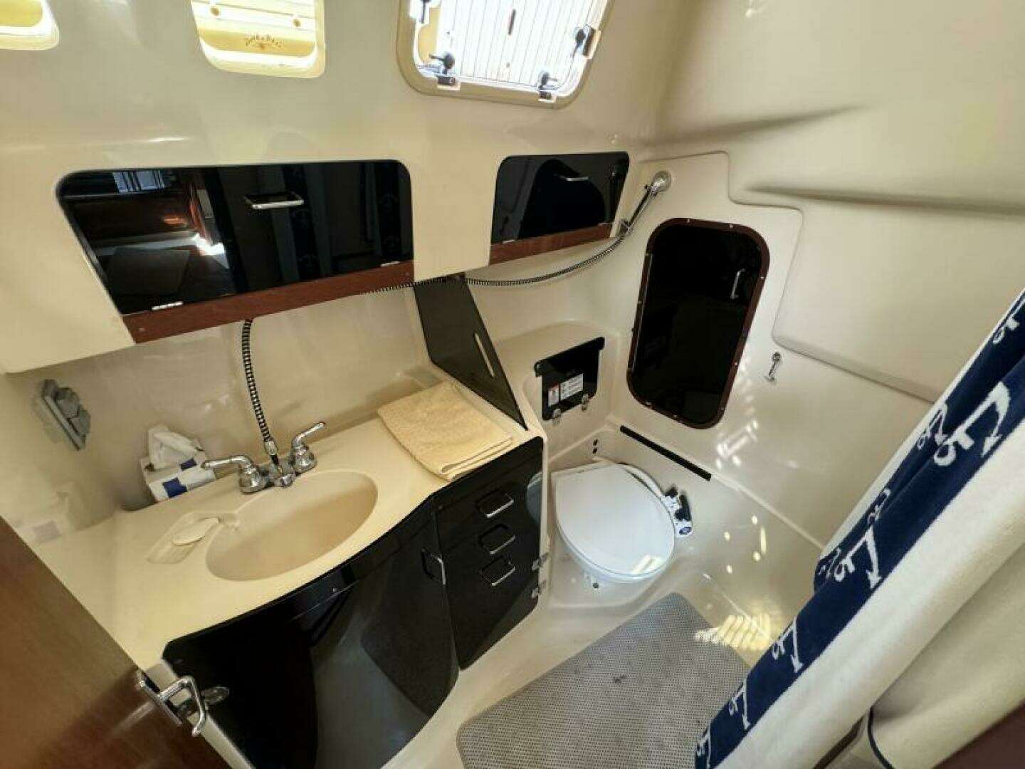 1995 Hunter 336 - Image 32