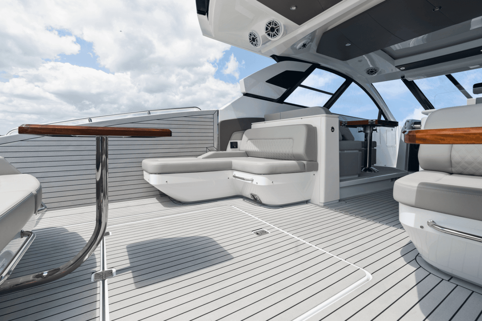 2026 Cruisers Yachts 50GLS OB - Image 55
