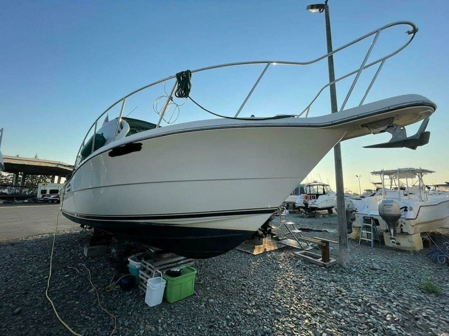 1998 Pursuit 3000 Express - Image 17