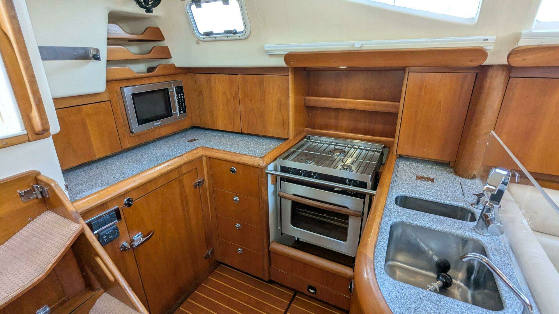 2005 Saga 409 - Image 10