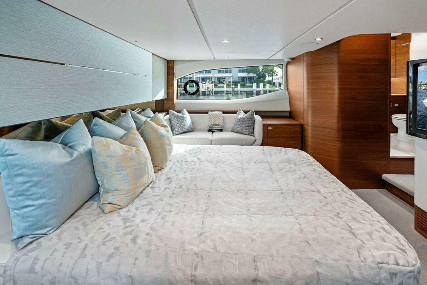 2021 Princess V55 - Image 33