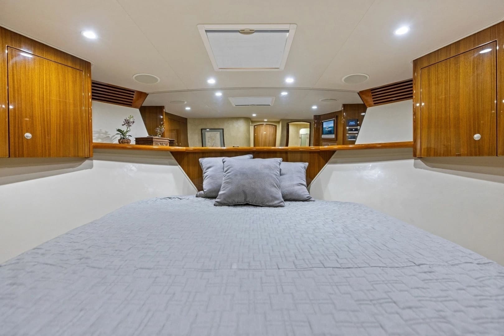 2008 Viking 68 Skybridge - Image 49