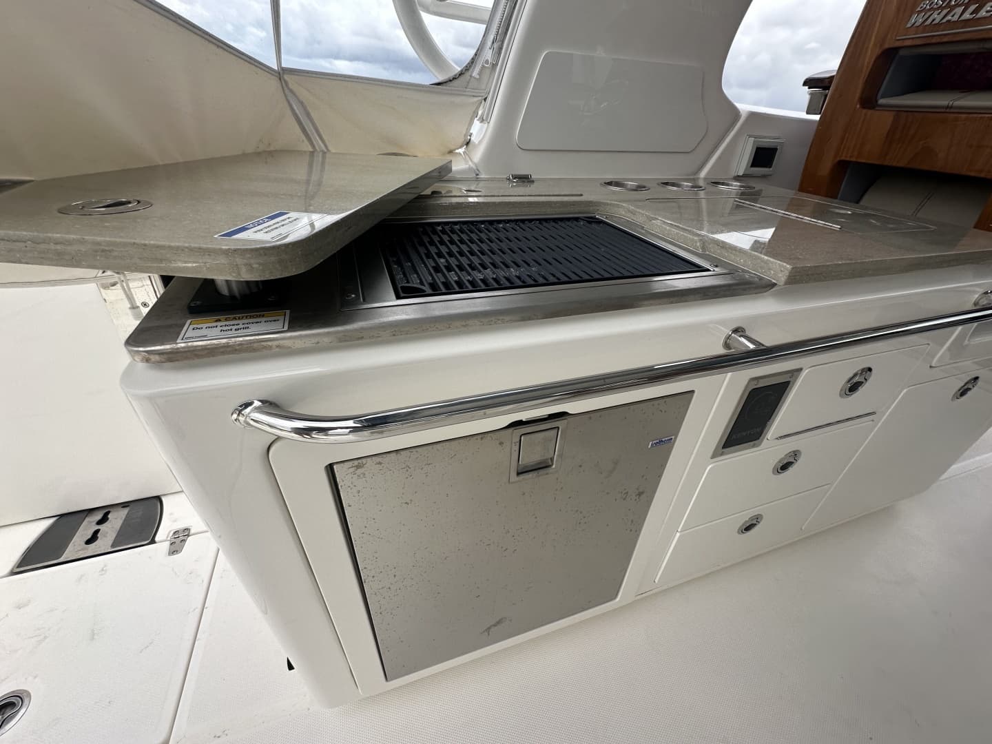 2024 Boston Whaler 380 Realm - Image 9