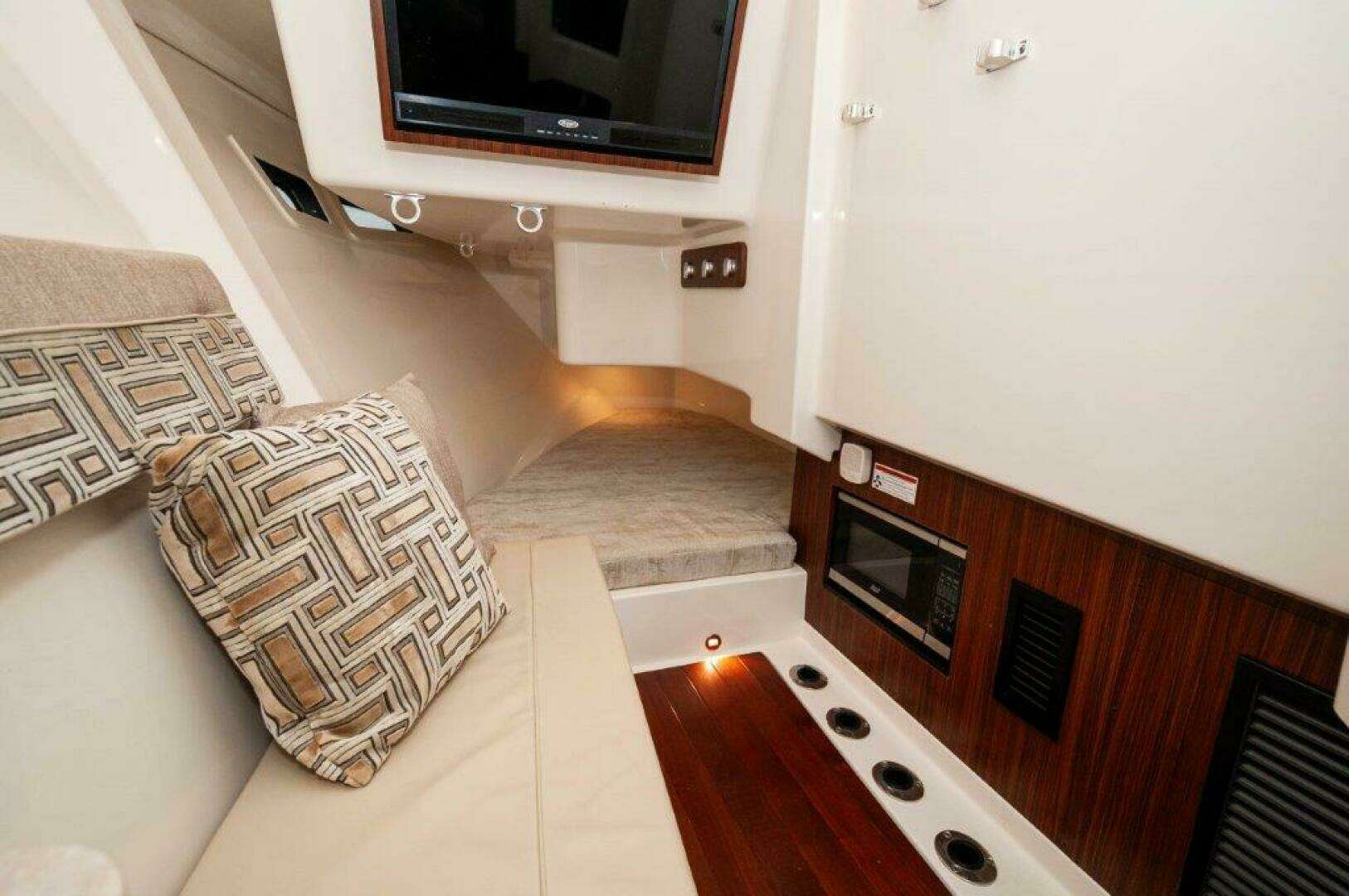 2023 Pursuit DC 365 Dual Console - Image 7