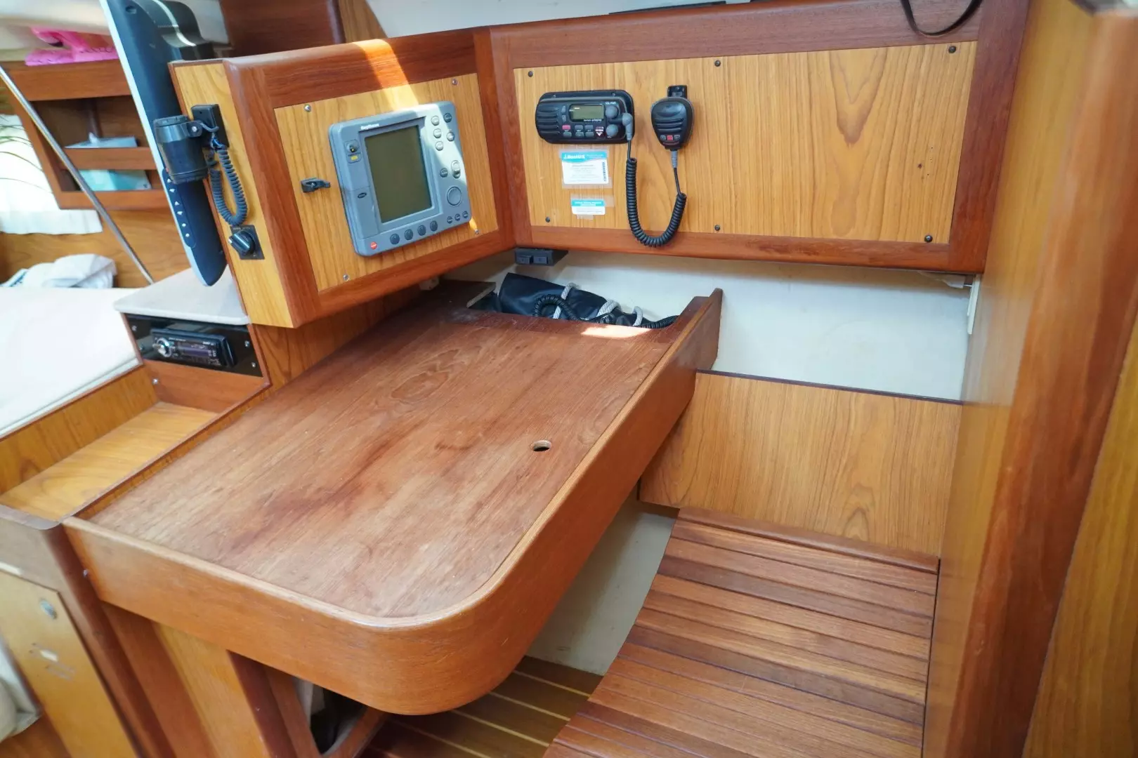 2000 Hunter Passage 420 - Image 20
