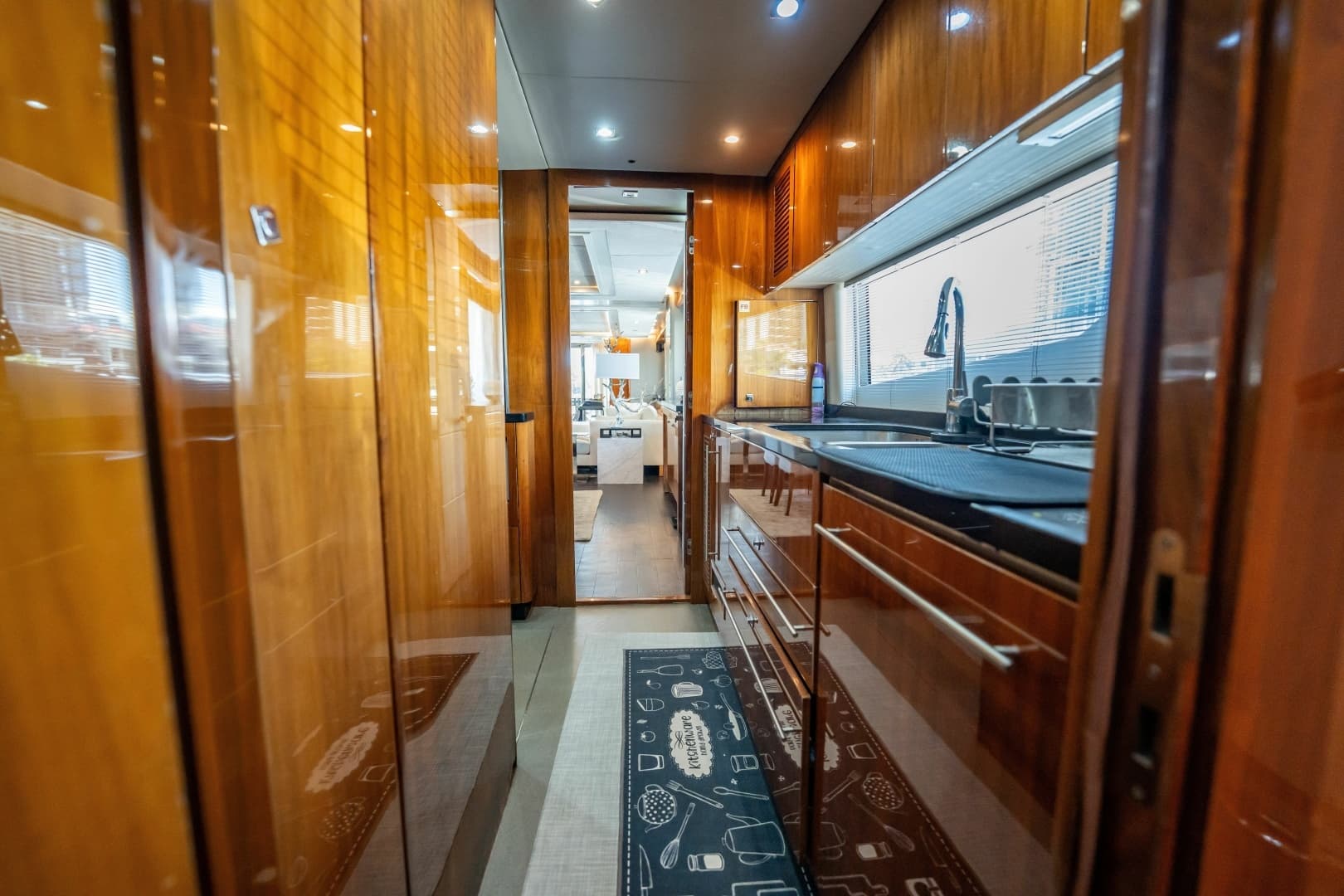 2010 Sunseeker 34 Metre Yacht - Image 38