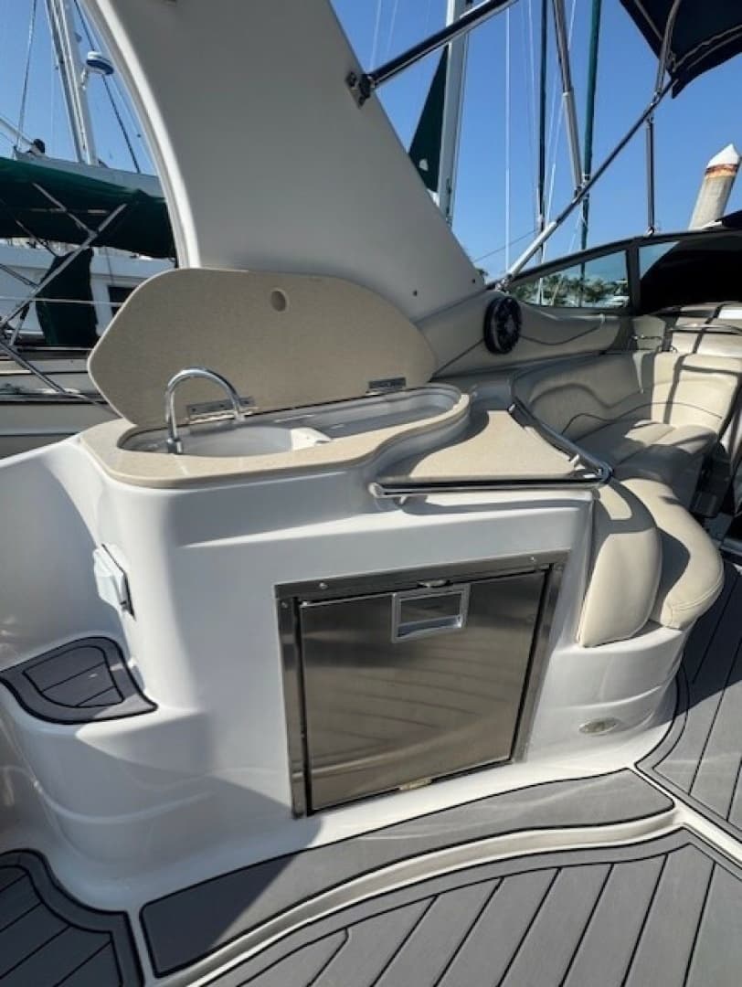 2006 Larson 370 Cabrio - Image 16