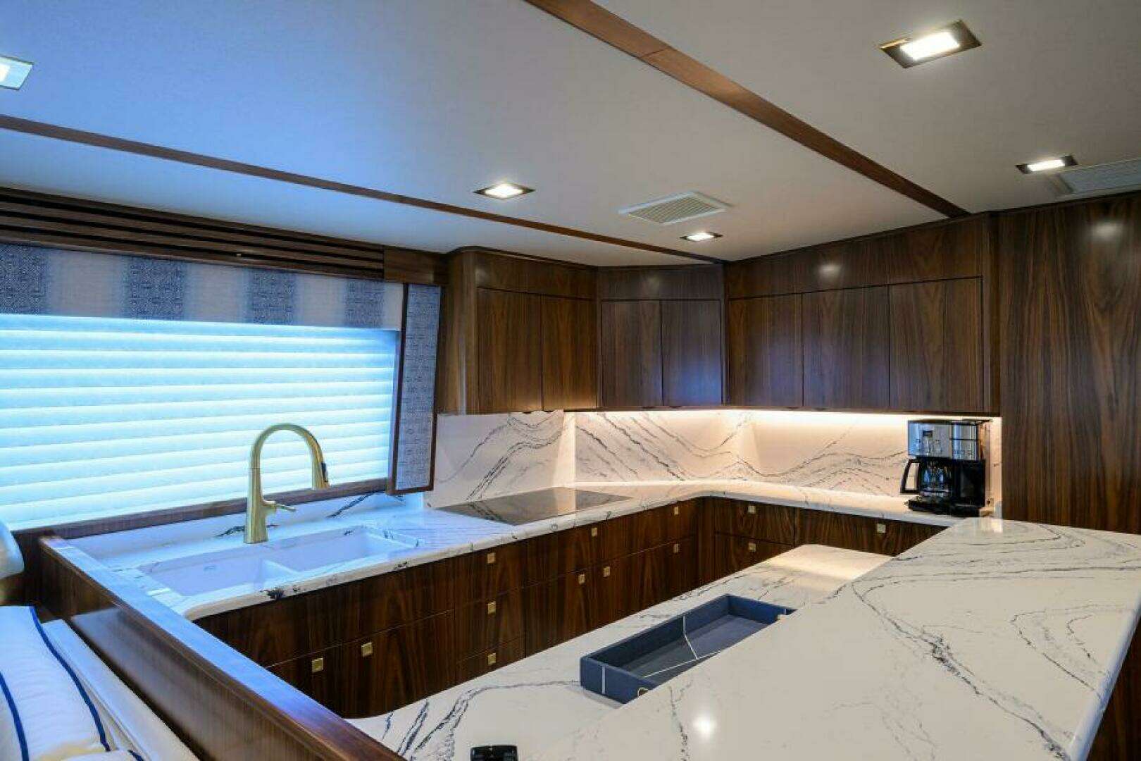 2024 Viking 80 Convertible - Image 6