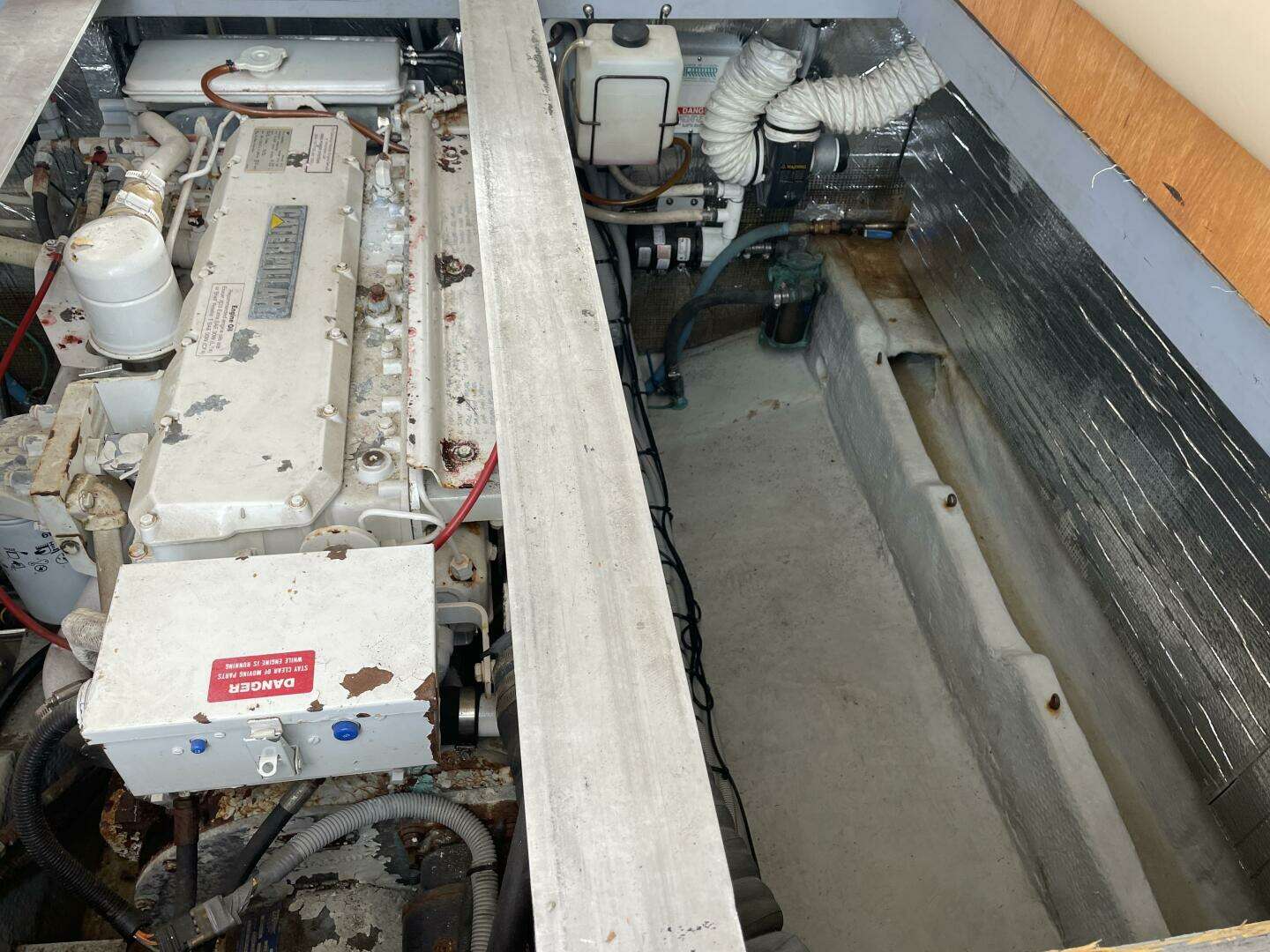 2000 Mainship 390 - Image 21