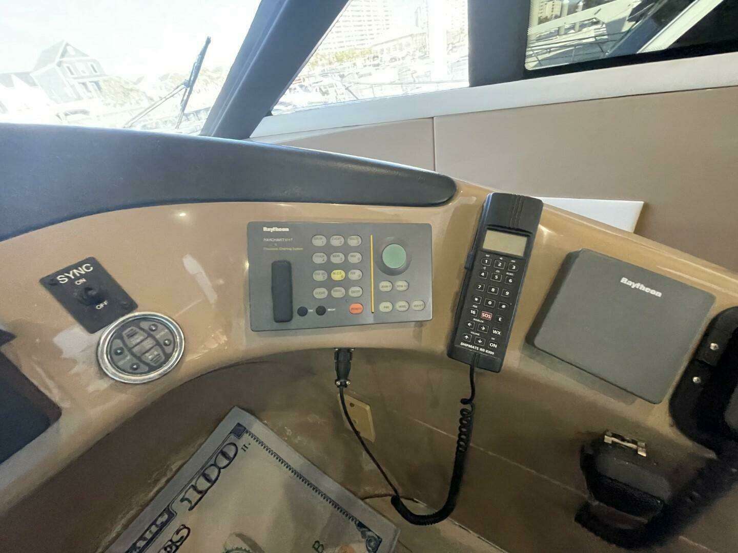 1998 Carver 53 Voyager - Image 9