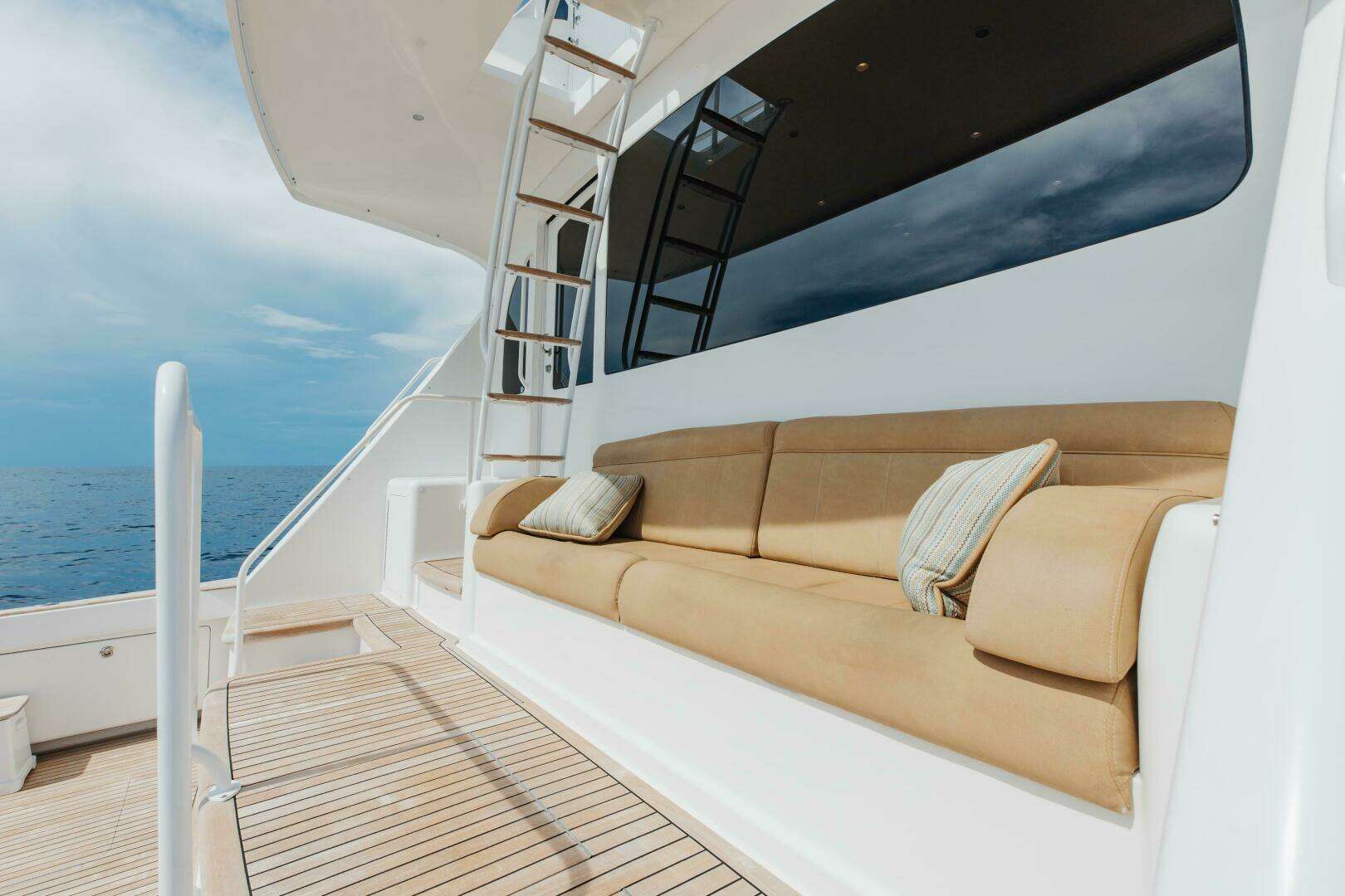 2012 Viking 76 Enclosed Flybridge - Image 4