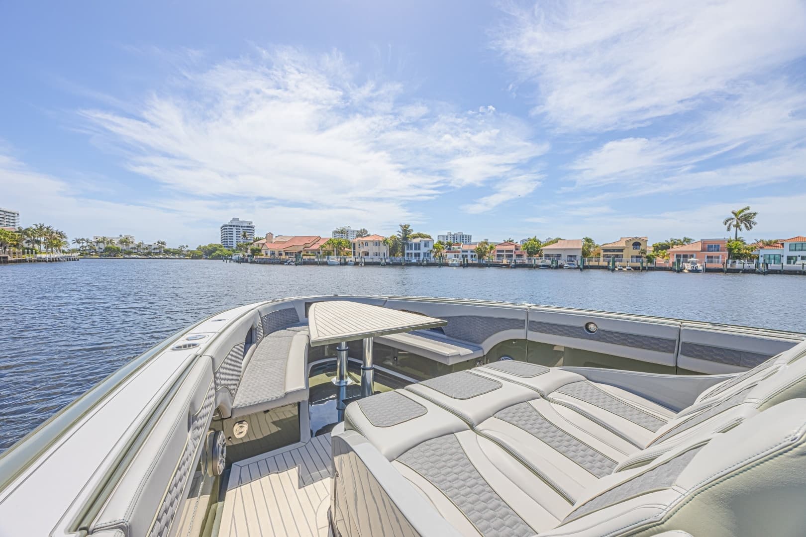 2025 Midnight Express 52 Vitesse - Image 22