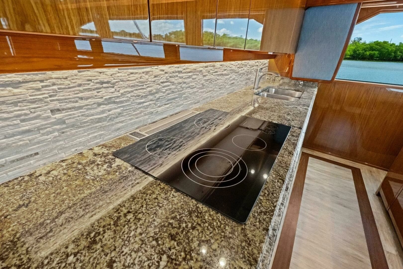2012 Viking 82 Convertible - Image 17