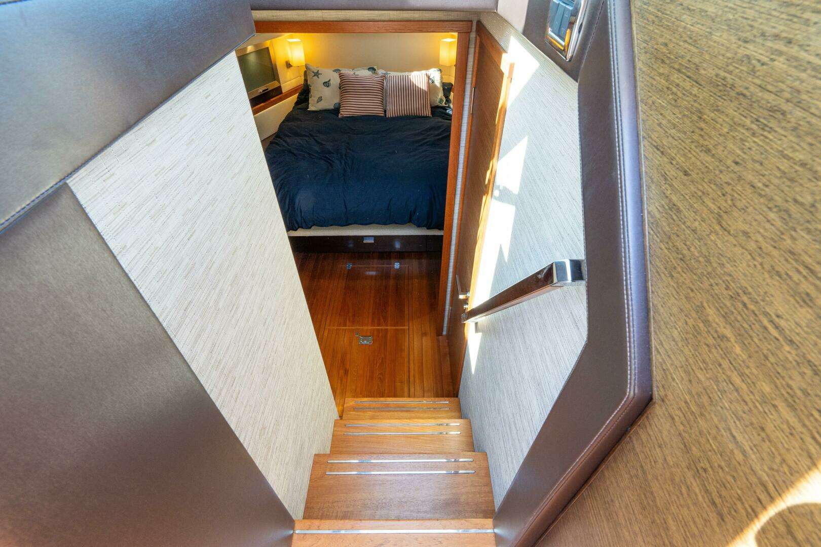 2015 Tiara Yachts 44 Coupe - Image 17