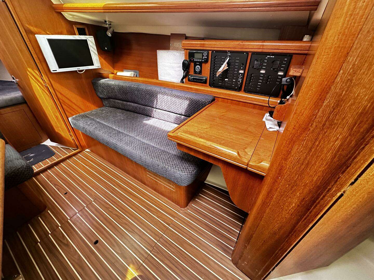 2004 Hunter — - Image 33