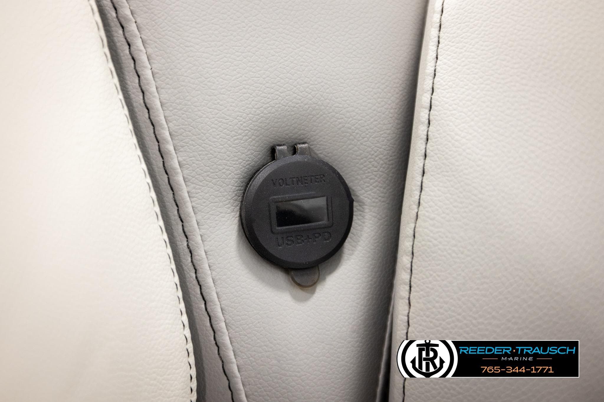 USB port on Avalon VEN RF 2026 boat seat, featuring Reeder-Trausch Marine logo.