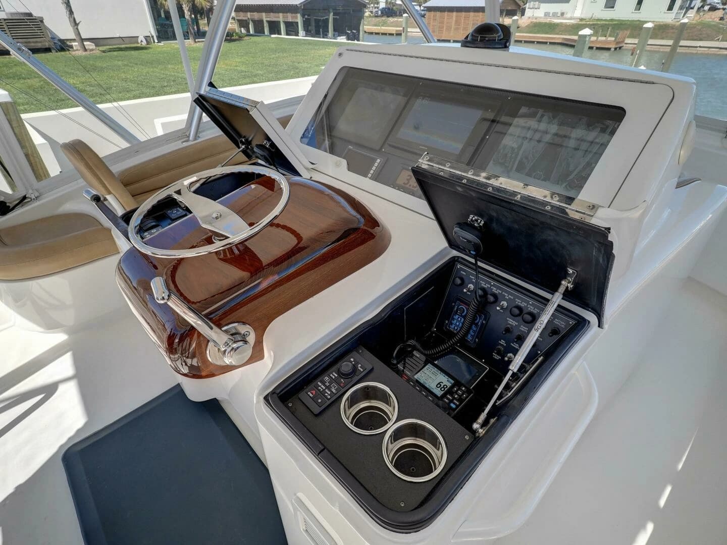 2017 Viking 52 Convertible - Image 26